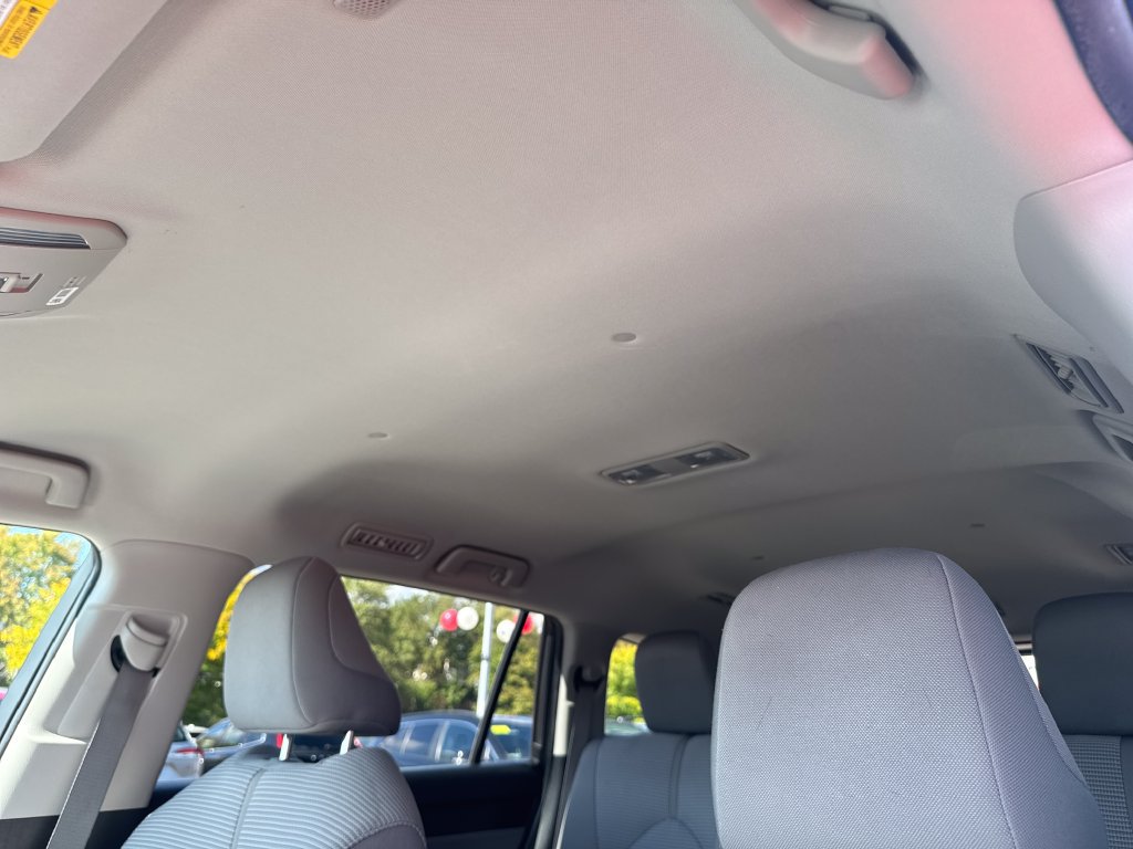 Used 2020 Toyota Highlander LE AWD/4WD image 17