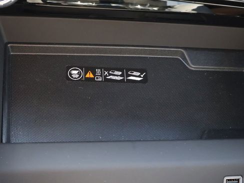 New 2025 Chevrolet Suburban Premier image 32