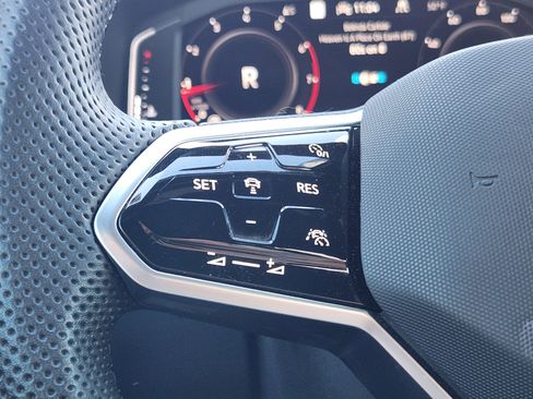 Used 2024 Volkswagen Tiguan SEL R-Line w/ MDO Package, Two-Row image 32