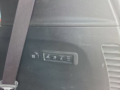 Used 2017 Chrysler Pacifica Limited FWD image 20