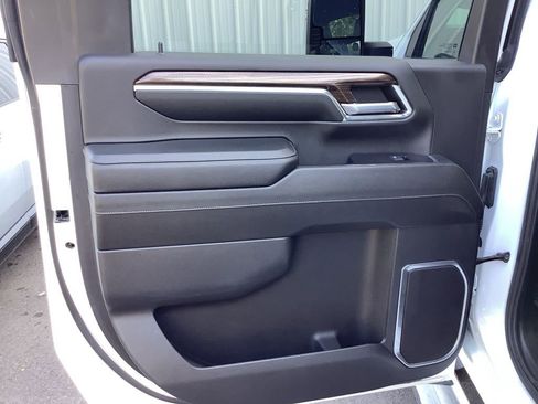 Used 2024 Chevrolet Silverado 2500 LT image 31