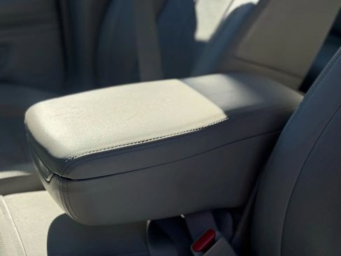 Used 2011 Cadillac DTS Luxury image 30