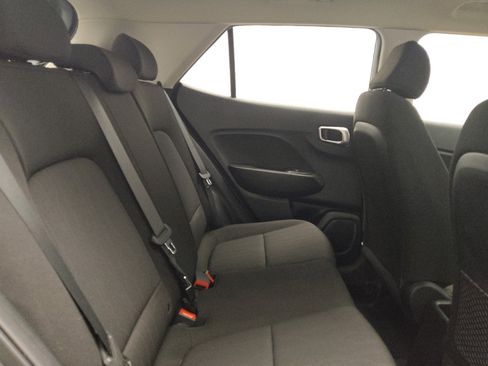 Used 2020 Hyundai Venue SE image 19