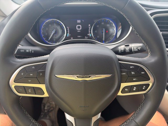 Used 2023 Chrysler Pacifica Touring-L FWD image 20