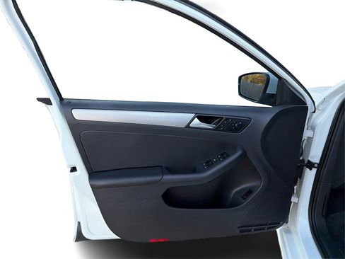 Used 2017 Volkswagen Jetta Wolfsburg Edition image 21