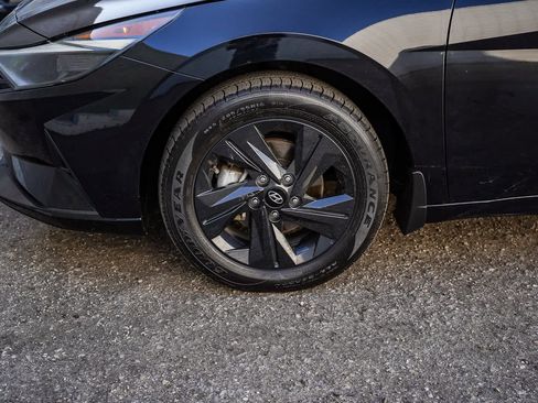 Certified 2023 Hyundai Elantra SEL image 6