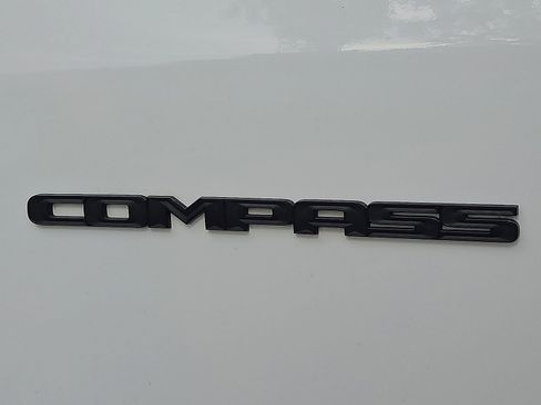 Used 2022 Jeep Compass Latitude FWD image 9