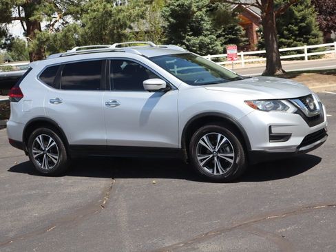 Used 2020 Nissan Rogue SV w/ Premium Package AWD/4WD image 2