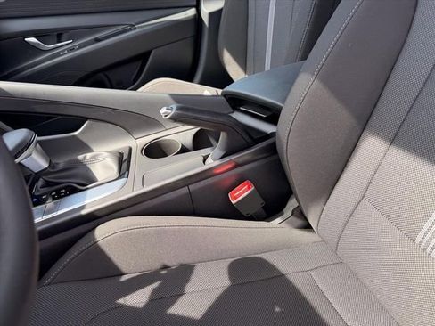 New 2026 Hyundai Elantra SE FWD image 18