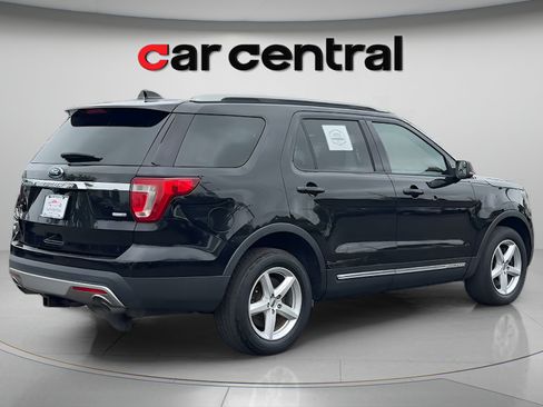 Used 2017 Ford Explorer XLT AWD/4WD image 5