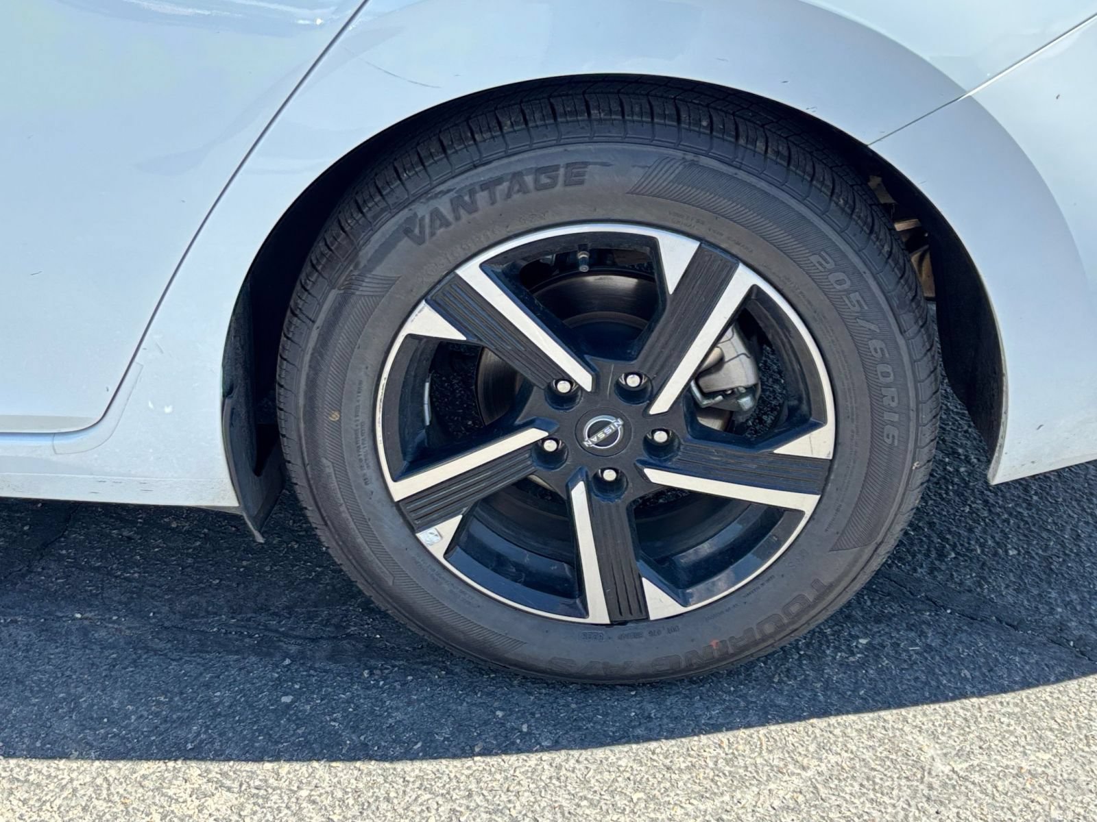 Used 2025 Nissan Sentra SV FWD image 28