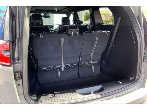 Used 2025 Chrysler Pacifica Limited FWD image 11