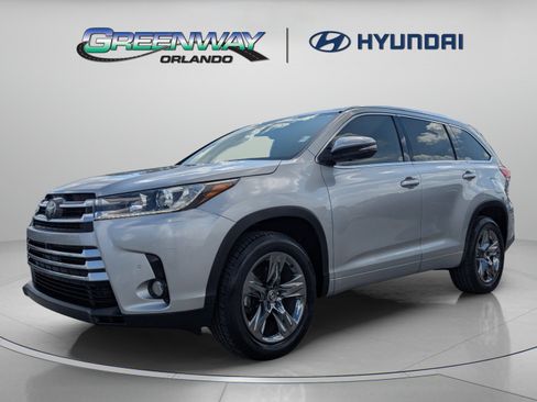 Used 2018 Toyota Highlander Limited Platinum FWD image 4