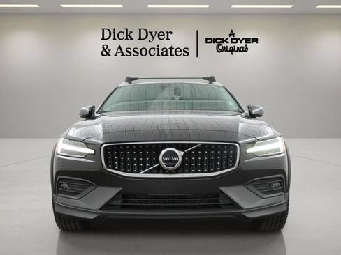 Certified 2023 Volvo V60 B5 Cross Country Plus w/ Climate Package AWD/4WD image 4