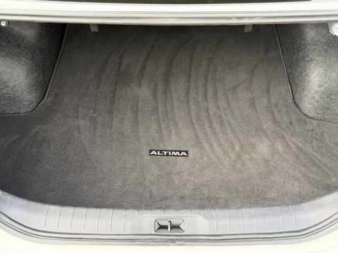 Used 2025 Nissan Altima 2.5 SV FWD image 29