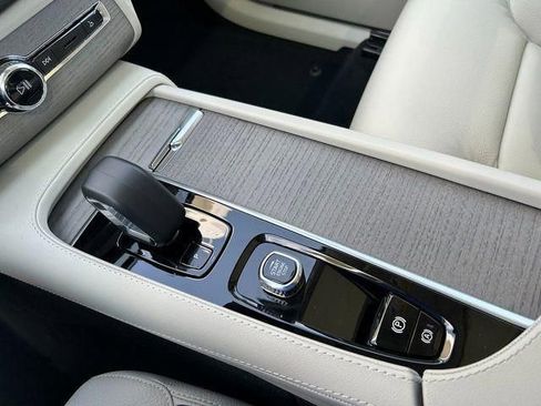 New 2025 Volvo XC90 T8 Plus w/ Protection Package Premier AWD/4WD image 30