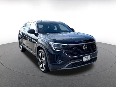Used 2025 Volkswagen Atlas Cross Sport SE image 1