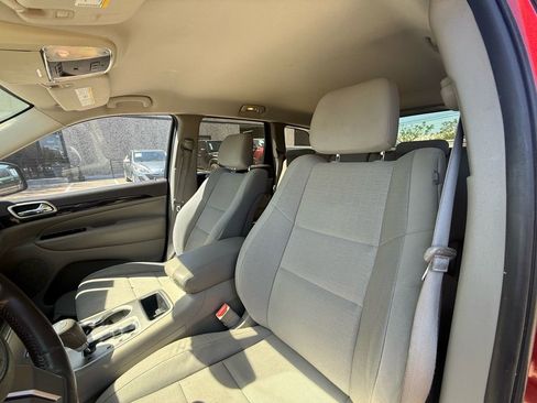 Used 2011 Jeep Grand Cherokee Laredo w/ Security & Convenience Group image 12