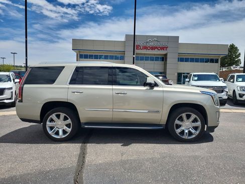 Used 2016 Cadillac Escalade Luxury AWD/4WD image 3