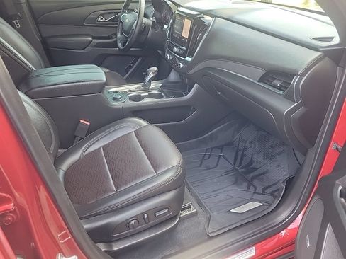 Used 2023 Chevrolet Traverse High Country FWD image 12