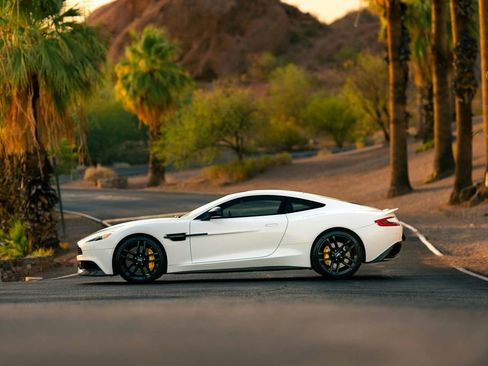 Used 2015 Aston Martin Vanquish Coupe image 3