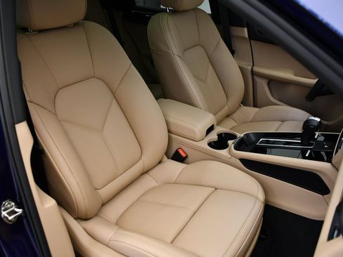 Certified 2026 Porsche Macan Turbo AWD/4WD image 48