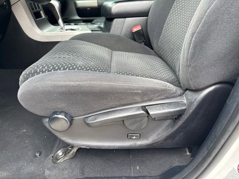 Used 2013 Toyota Tundra 4x4 CrewMax image 9