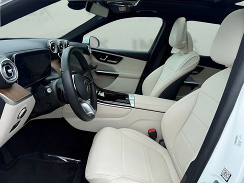 Used 2023 Mercedes-Benz GLC 300 4MATIC w/ Exclusive Trim Package image 9