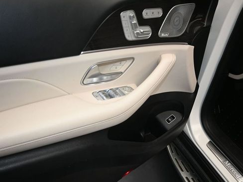 Used 2021 Mercedes-Benz GLS 450 4MATIC image 11