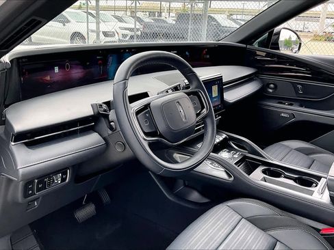 Used 2025 Lincoln Nautilus Reserve w/ Jet Appearance Package AWD/4WD image 15