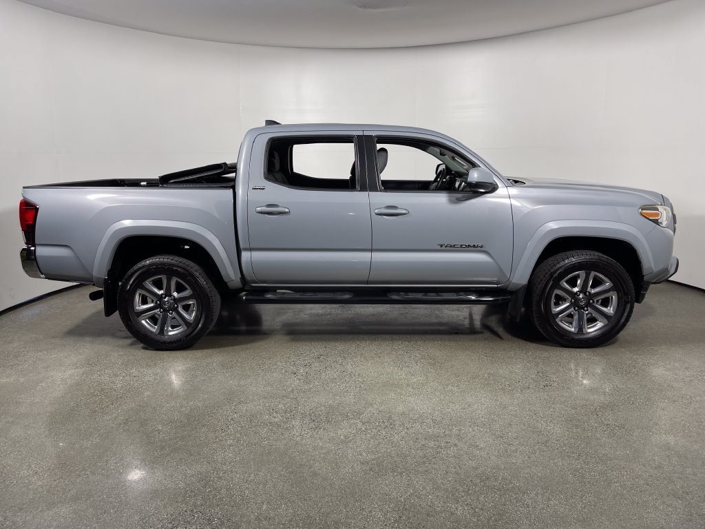 Used 2019 Toyota Tacoma SR5 RWD image 2