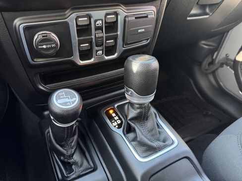 Used 2022 Jeep Wrangler Unlimited Willys image 15