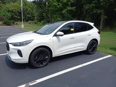 Certified 2024 Ford Escape ST-Line Elite w/ Premium Technology Package AWD/4WD image 2