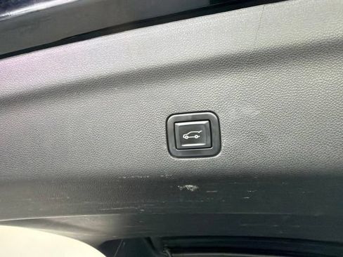 Used 2022 GMC Yukon Denali AWD/4WD image 24