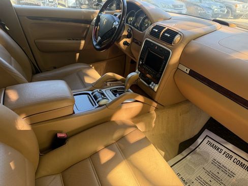 Used 2005 Porsche Cayenne Turbo AWD/4WD image 9