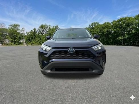 Used 2022 Toyota RAV4 XLE w/ Convenience Package AWD/4WD image 3