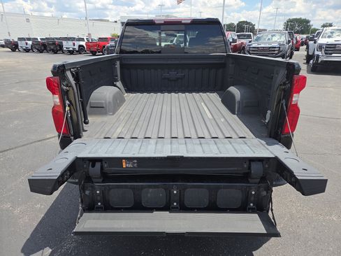 Used 2021 Chevrolet Silverado 1500 RST AWD/4WD image 25