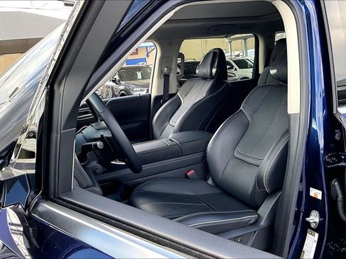 Certified 2025 INFINITI QX80 Sensory image 37