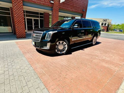 Used 2017 Cadillac Escalade ESV Platinum AWD/4WD image 3