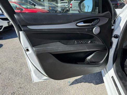 Used 2022 Alfa Romeo Stelvio Veloce image 16