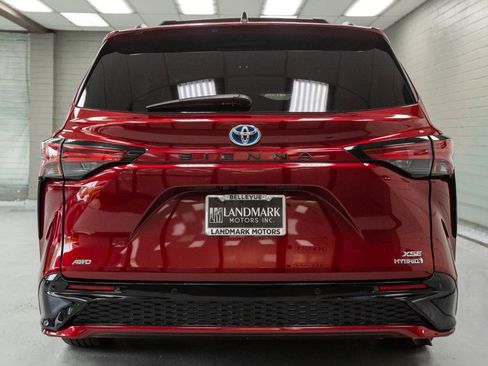 Used 2022 Toyota Sienna XSE w/ XSE Plus Package AWD/4WD image 32