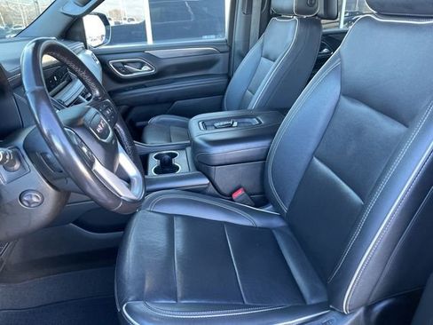 Used 2022 GMC Yukon XL SLT w/ SLT Premium Package image 13