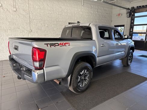 Used 2018 Toyota Tacoma TRD Off-Road image 8