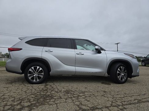 Used 2021 Toyota Highlander XLE FWD image 23