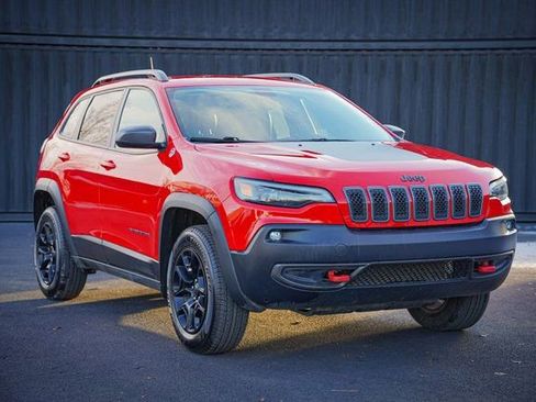 Used 2019 Jeep Cherokee Trailhawk w/ Cold Weather Group AWD/4WD image 1