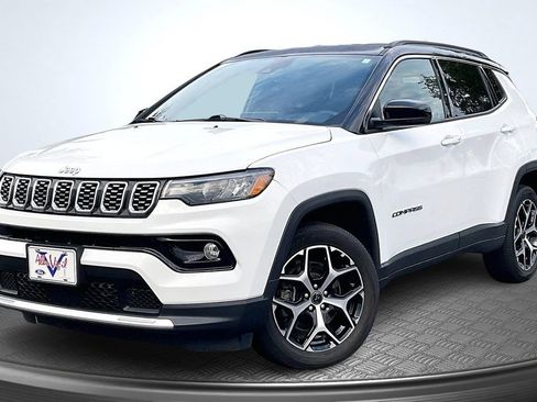 Used 2025 Jeep Compass Limited AWD/4WD image 3