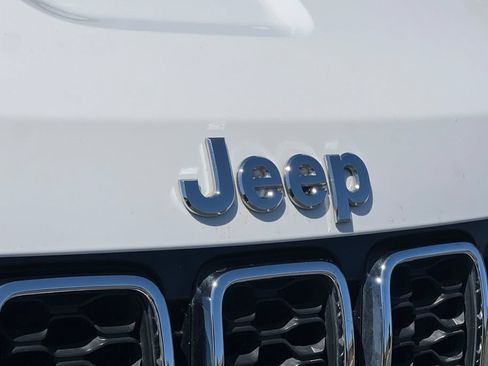 Used 2019 Jeep Grand Cherokee Limited w/ Luxury Group II AWD/4WD image 8
