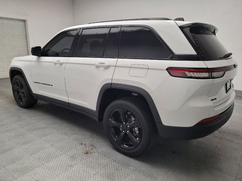 Used 2023 Jeep Grand Cherokee Altitude AWD/4WD image 3