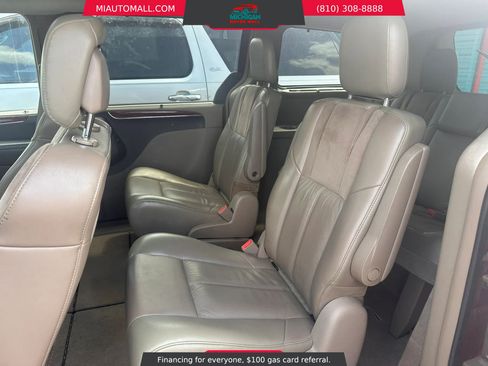Used 2012 Chrysler Town & Country Limited w/ Luxury Group FWD image 21