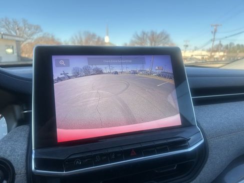 Used 2022 Jeep Compass Sport image 26